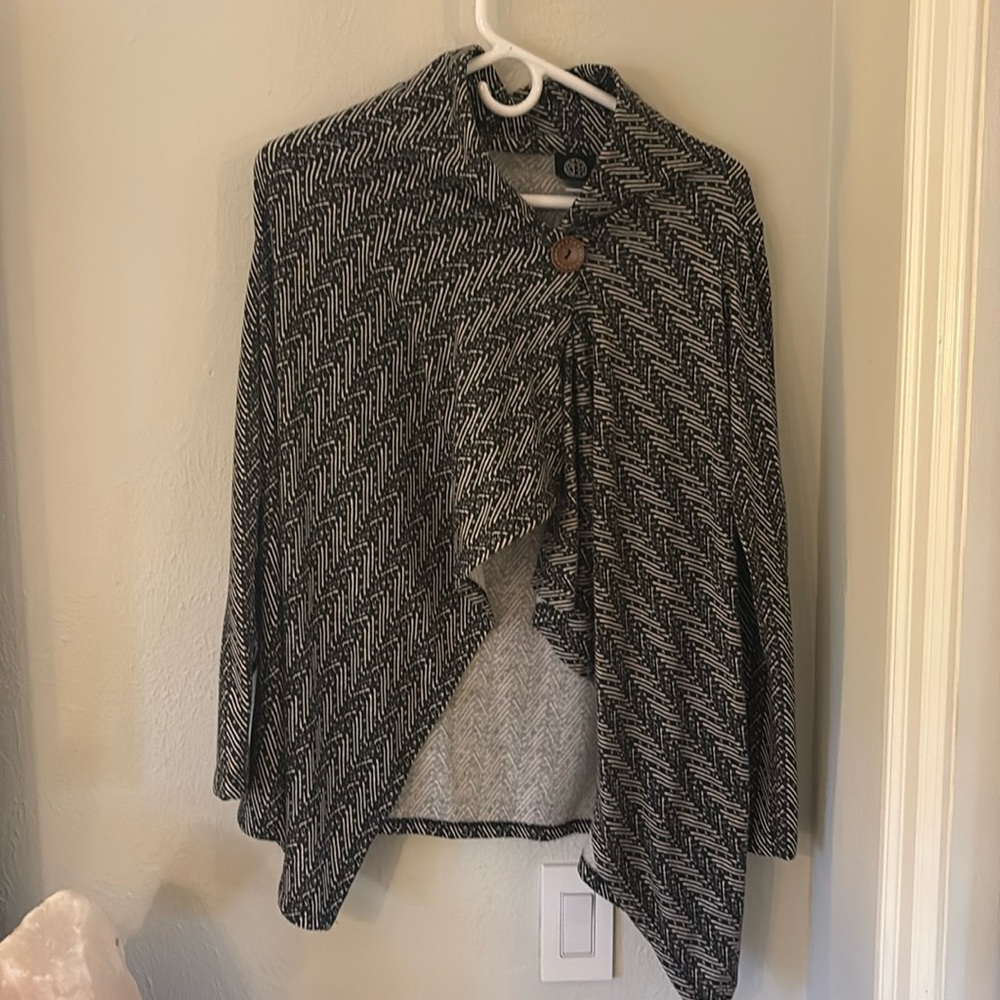 Bobeau patterned wrap with sleeves and top button closure